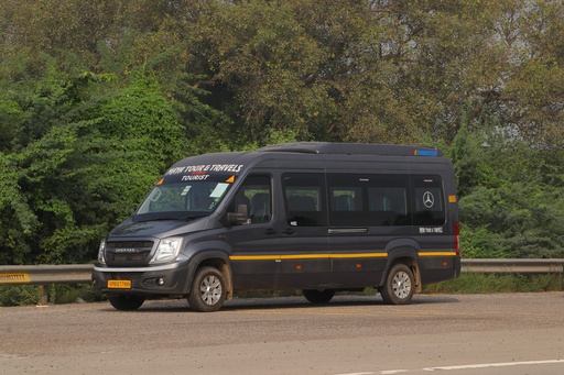 URBAINIA 17 SEATER
